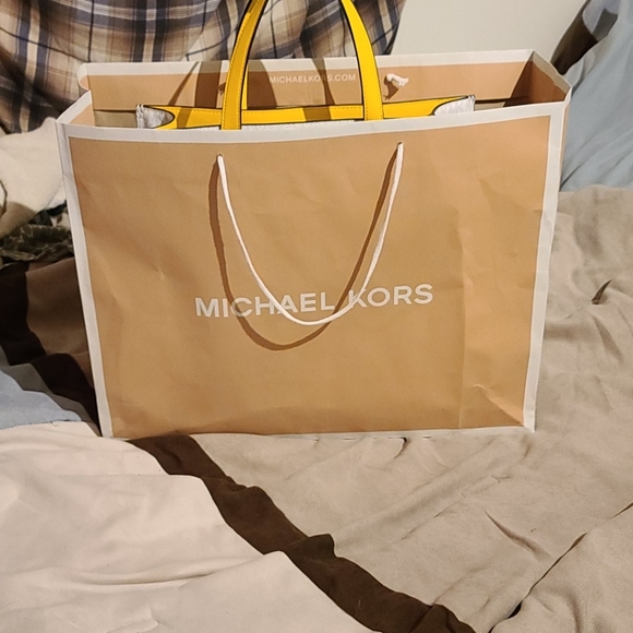 Michael Kors Kenly Purse - Picture 4 of 7